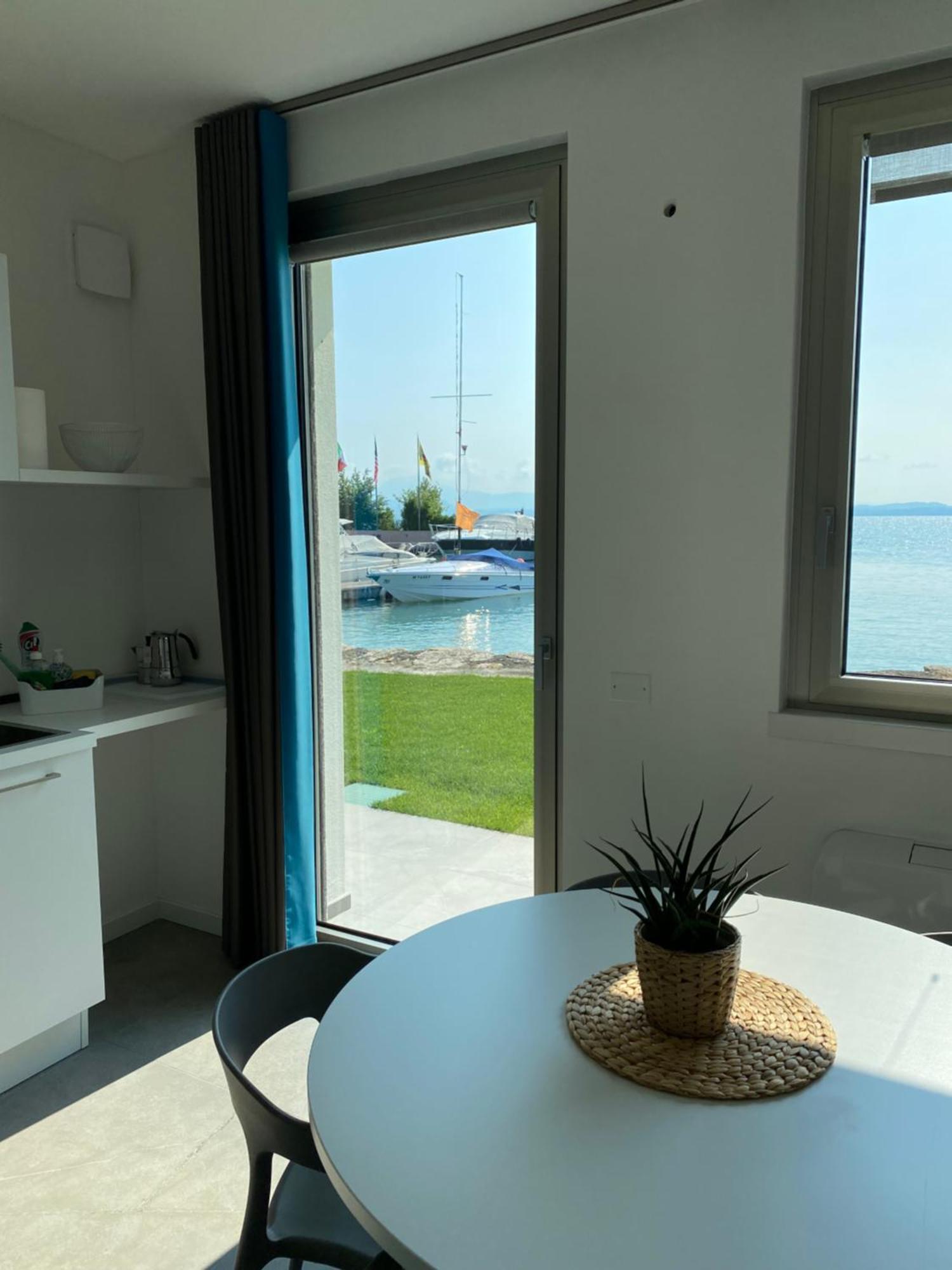 Sirmio Apartments - Darsena Stay سيرمِيوني المظهر الخارجي الصورة