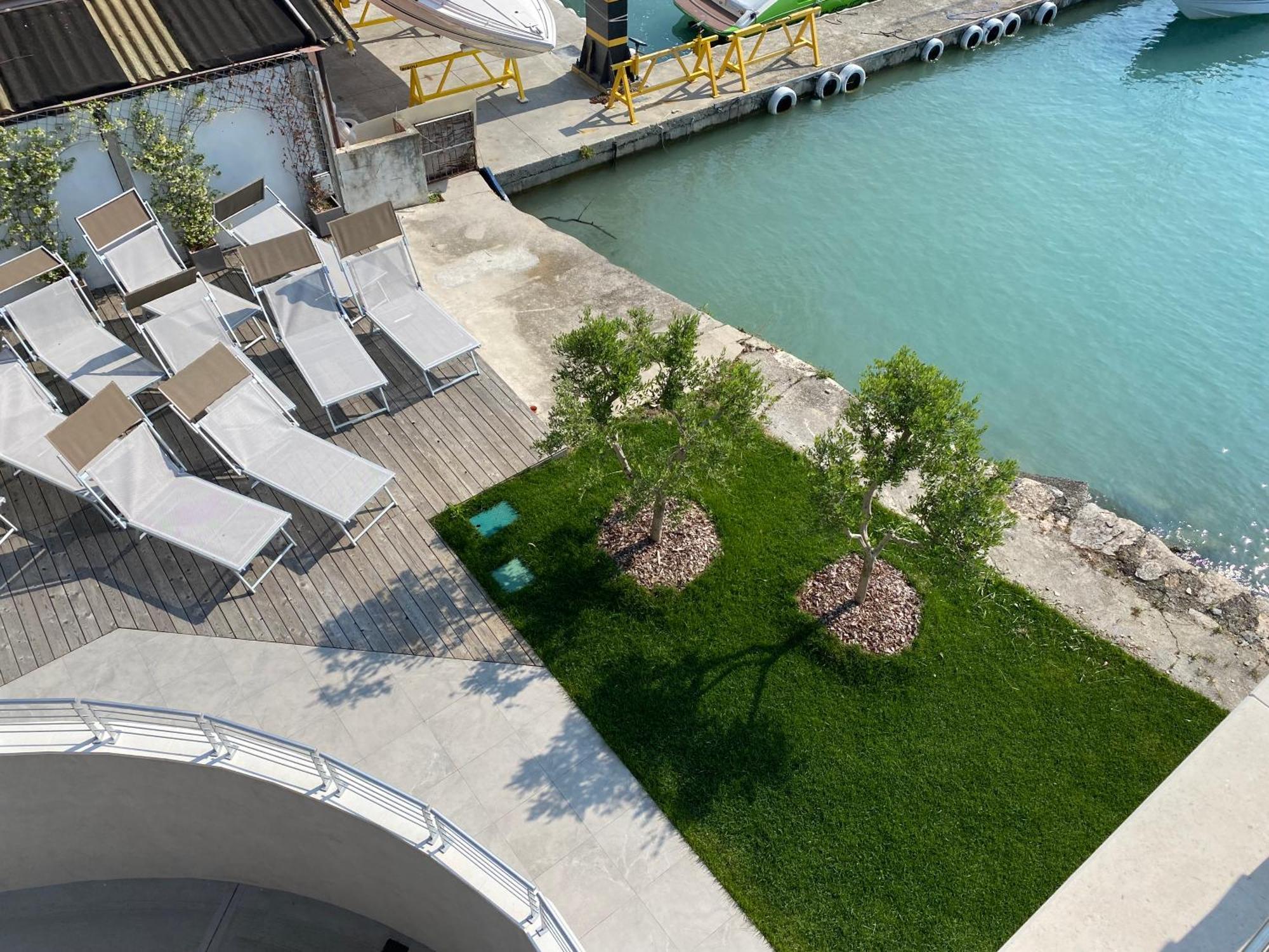 Sirmio Apartments - Darsena Stay سيرمِيوني المظهر الخارجي الصورة