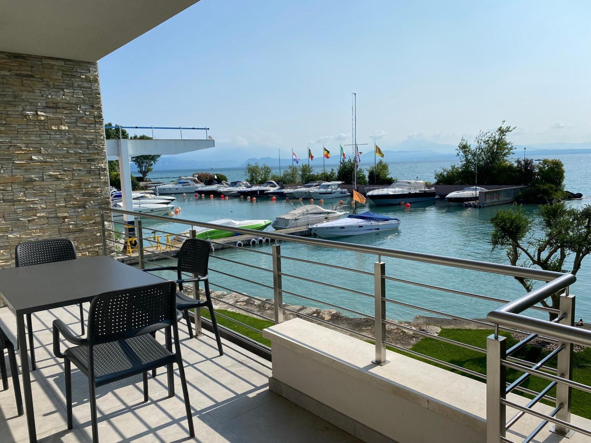 Sirmio Apartments - Darsena Stay سيرمِيوني المظهر الخارجي الصورة