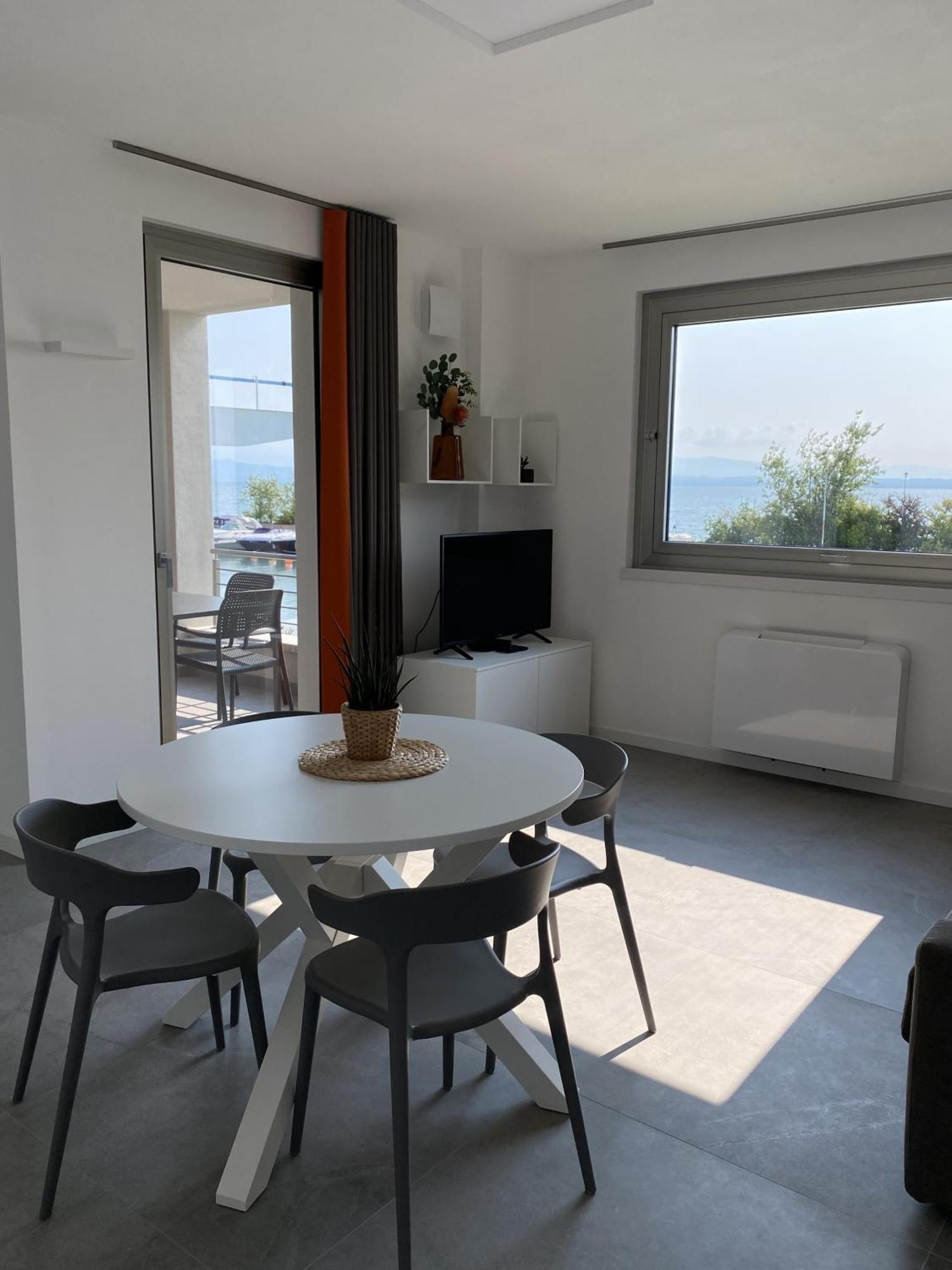 Sirmio Apartments - Darsena Stay سيرمِيوني المظهر الخارجي الصورة