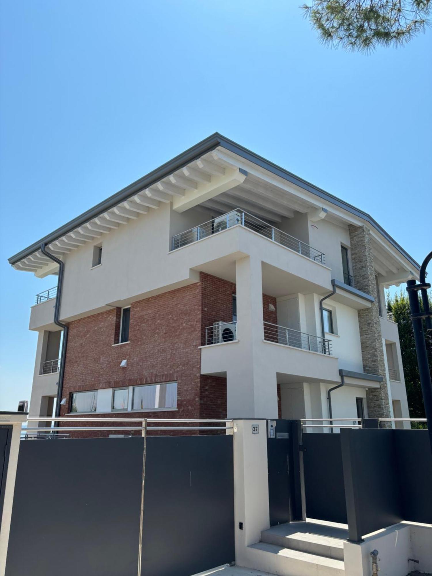 Sirmio Apartments - Darsena Stay سيرمِيوني المظهر الخارجي الصورة