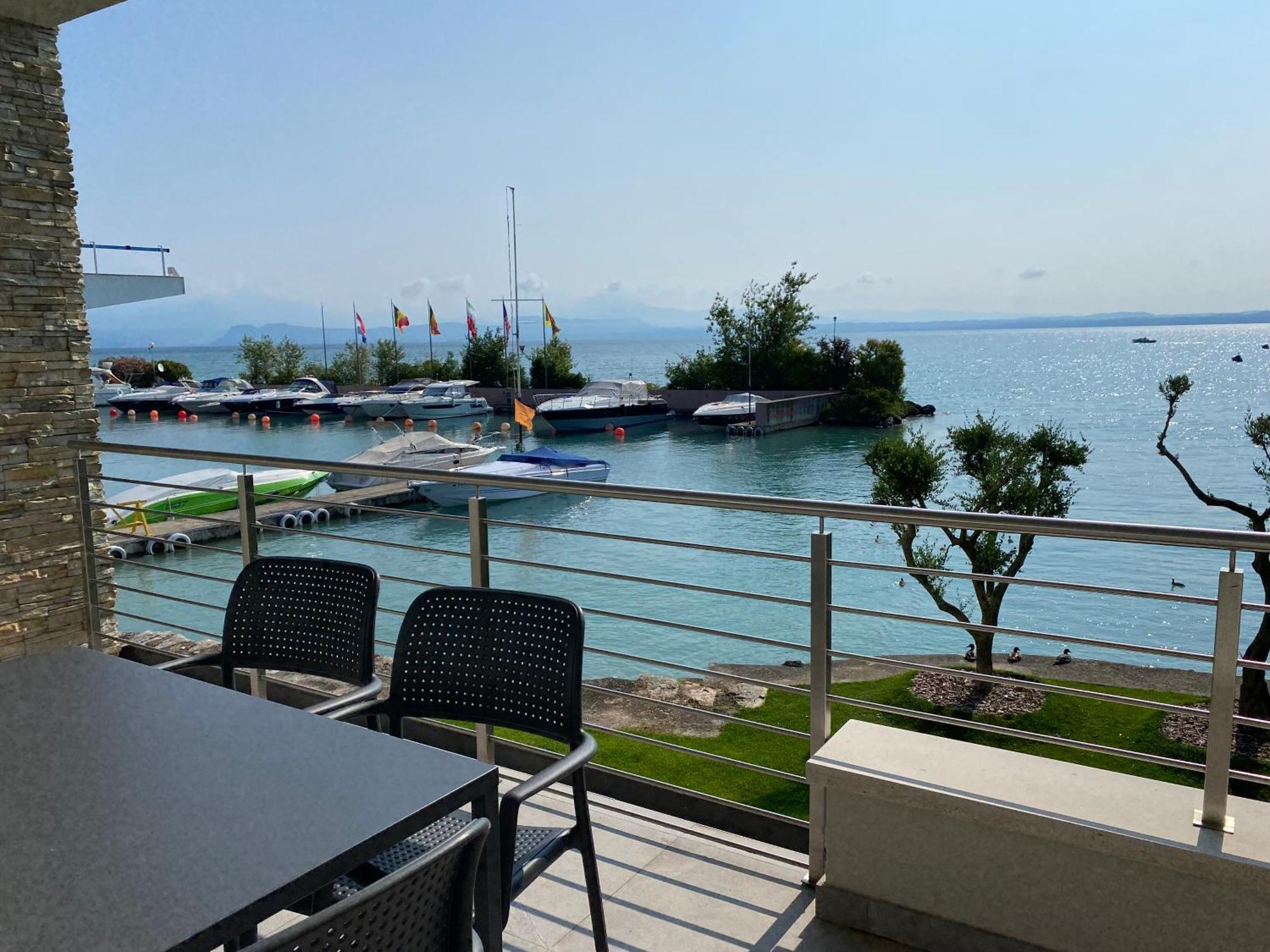 Sirmio Apartments - Darsena Stay سيرمِيوني المظهر الخارجي الصورة
